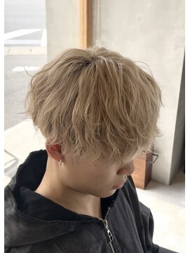 エッジ(EDGE) メンズ大分ハイトーンブリーチカラーミルクティベージュマッシュ