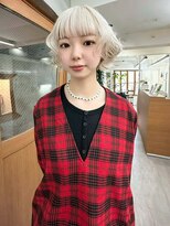 リアン(Lien) ハイブリーチ/ブロンドカラー/ショートボブ