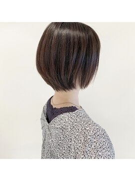 デフィー(DEFY) ふんわりボリュームのショートレイヤースタイル