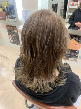 エイミー バイ ハセ(Aimee by HASE) 30代40代50代/白髪ぼかしハイライト/グレージュカラー