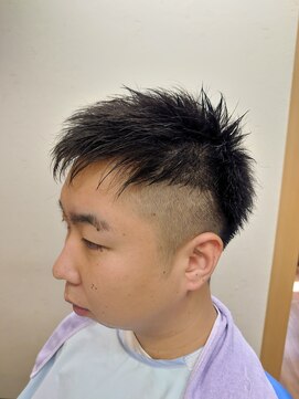 ヴェルデ シンバシ(VERDE SHINBASHI) ソフトモヒカン シュート ツーブロック バーバースキンフェード