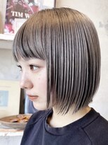 カムジーヘッドカミノウラ(COMEGHEAD KAMINOURA)&nbsp;インナーカラーミルクティーベージュカラーダブルカラーミニボブ