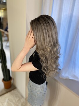 ココルアナ(coco luana) バレイヤージュ／ケアブリーチ／デザインカラー／髪質改善