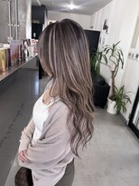 キング 心斎橋店(K!ng)&nbsp;ハイライトカラーミルクティーベージュレイヤーカット