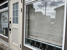 美容室エターナルの雰囲気(外から店内は見えないので安心てし施術を受けることができます)