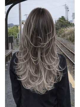 リアンドコー(Re&co) mai/ホワイトブロンド/ケアブリーチ/抜きっぱなし