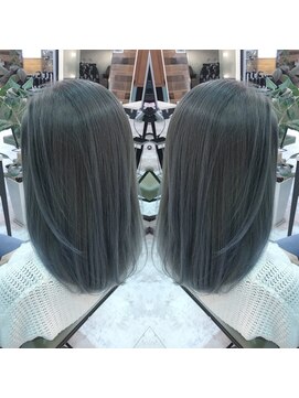 プラーチェ 古淵店(Plaatje) Wカラー × ネイビー グレージュ シャドールーツ