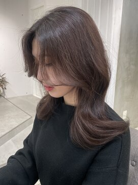 シーン(seen) 【くびれヘア×ラベンダーグレージュ】小顔カット　斜めバング