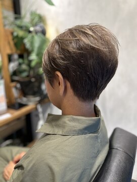 ハナワ エビス トウキョウ ヘアーサロン(HanaWa ebisu tokyo hair salon) 【頭の形がよく見える白髪ぼかしツーセクションスタイル】