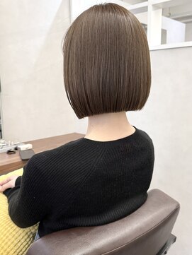 オウル(Owll) ☆Owll☆水平ボブベージュカラー