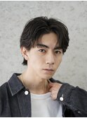 大人の抜け感を演出する、今トレンドのフェザーパーマ