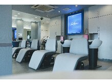 アトリエパルファムの雰囲気(心を落ち着かせる色である青を基調にした店内にしています。)