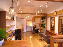 アルファス(alfas)の雰囲気(間接照明と観葉植物がこころを癒す贅沢なサロン空間)