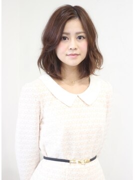 ティエル(Tieru) 洗練された甘めボブ