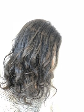 シー(S.H.E) ダークベージュ