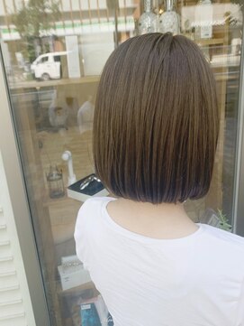 ネオリーブ アンド 渋谷店(Neolive &) 大人カーキアッシュオータムボブ