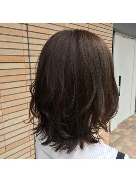 カル(caru) 外ハネ黒髪くびれエアリーミディイメチェンラベンダーカラー