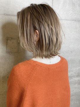 アヴァンス 光明池店(AVANCE.) ハイトーンベージュ×外ハネ×レイヤーボブ