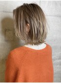 ハイトーンベージュ×外ハネ×レイヤーボブ
