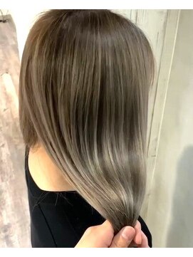 ココバイファニック(Coc. by funic) バレイヤージュ×ケアブリーチ       【関内】