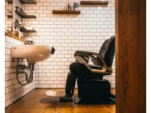 セッション オールドアンドニューバーバー(SESSION old and new barber)の雰囲気（SESSIONはスタッフ２名、２席、少し広めの半個室の理容室です。）
