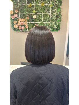 ベリーヘアデザイン 内巻きふんわりボブ