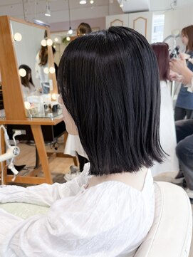 ネオリーブ チロル 横浜西口店(Neolive CiroL.) ブルーブラック/くびれボブ/縮毛矯正【横浜】k