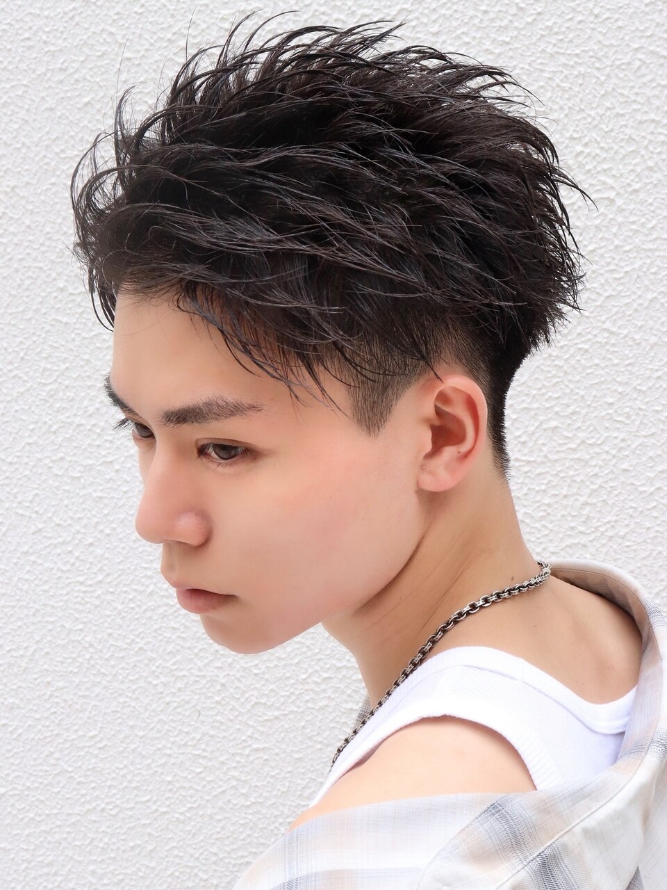 ショートアップバング刈り上げツーブロックフェザーショート