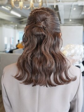 ハーフアップアレンジ　お呼ばれヘア