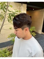 シーンバイラッド ヘルム(SCENE by RAD helm) 好印象センターパートツーブロック爽やか束感ヘアメンズカット