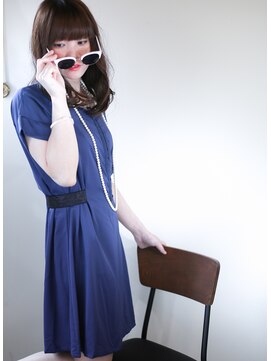 ホワイトルーム(White Room) プラチナアッシュとストレートバング