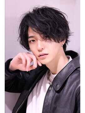 ネイビー(NAVY) 重め黒髪ミディアム メンズ パーマ センターパート