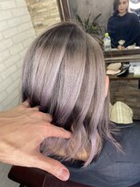 アトリエナガノ(atelier nagano)&nbsp;ニュアンスカラー/センターパート/ツヤ髪スタイル/ブルージュ