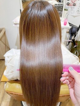 エマヘアーアアトリエ(Emma hair Atelier)の写真/圧倒的な質感の違いに感動！毎朝のアイロンを手放して、乾かすだけでまとまる《Emma オリジナル 縮毛矯正》