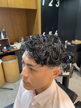 フランクスバーバー アンド ビアークラブ(FRANK'S BARBER and BEER CLUB) スキンフェードツーブロックパーマスタイルF