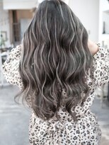 マリアナ(Mariana)&nbsp;ハイライトショートヘアレイヤーカットダブルカラー