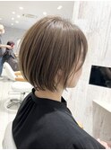 乾かすだけでまとまるショートボブ×シフォンベージュ