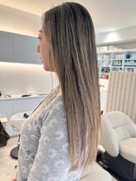 ノラ ウメダ(NORA UMEDA)&nbsp;地毛ハイライトインナーハイライト海外ヘアグラデーション