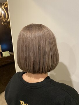 アヴァンティ ヘアーアンドスパ(avanti hair&spa) アッシュベージュほんのり前下がりの内巻きボブ