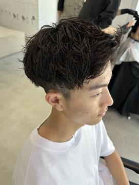 フィフス 天神大名(fifth) センターパートニュアンスパーマツーブロックメンズパーマ束感