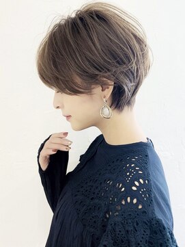 アンド ストーリーズ(&STORIES) 前髪あり耳掛け丸みくびれショートボブ20代30代40代50代(蘭)