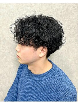 ジェイドゼロウィズアクロス(JADE -zero- with AKROS) センターパート波巻きスパイラルパーマ