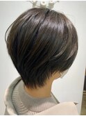 襟足タイトなショート