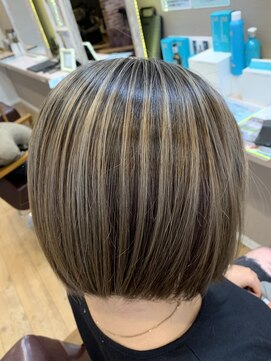 ヘアーメイクロージー 八軒店 (HAIR MAKE ROSY) インナーカラーショートカットショートボブハイライトメッシュ