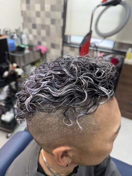 ヘアーサロン タムラ 極道パーマ、メッシュカラー