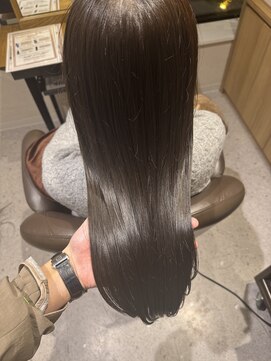 オリーブベージュ