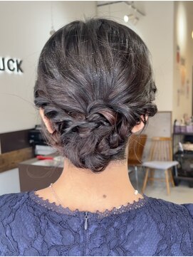 ラック 表参道(LUCK) 編み込みシニヨン/お呼ばれヘア/参列ヘア/お呼ばれヘアセット