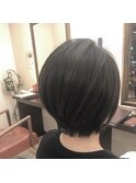 黒髪、暗髪にも!人気のショートボブ