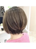 ショートボブ×ハイライトグレイカラー