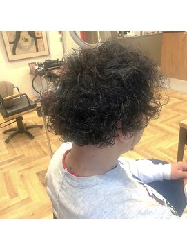 アルマヘアー(Alma hair by murasaki) お洒落感のあるメンズパーマ